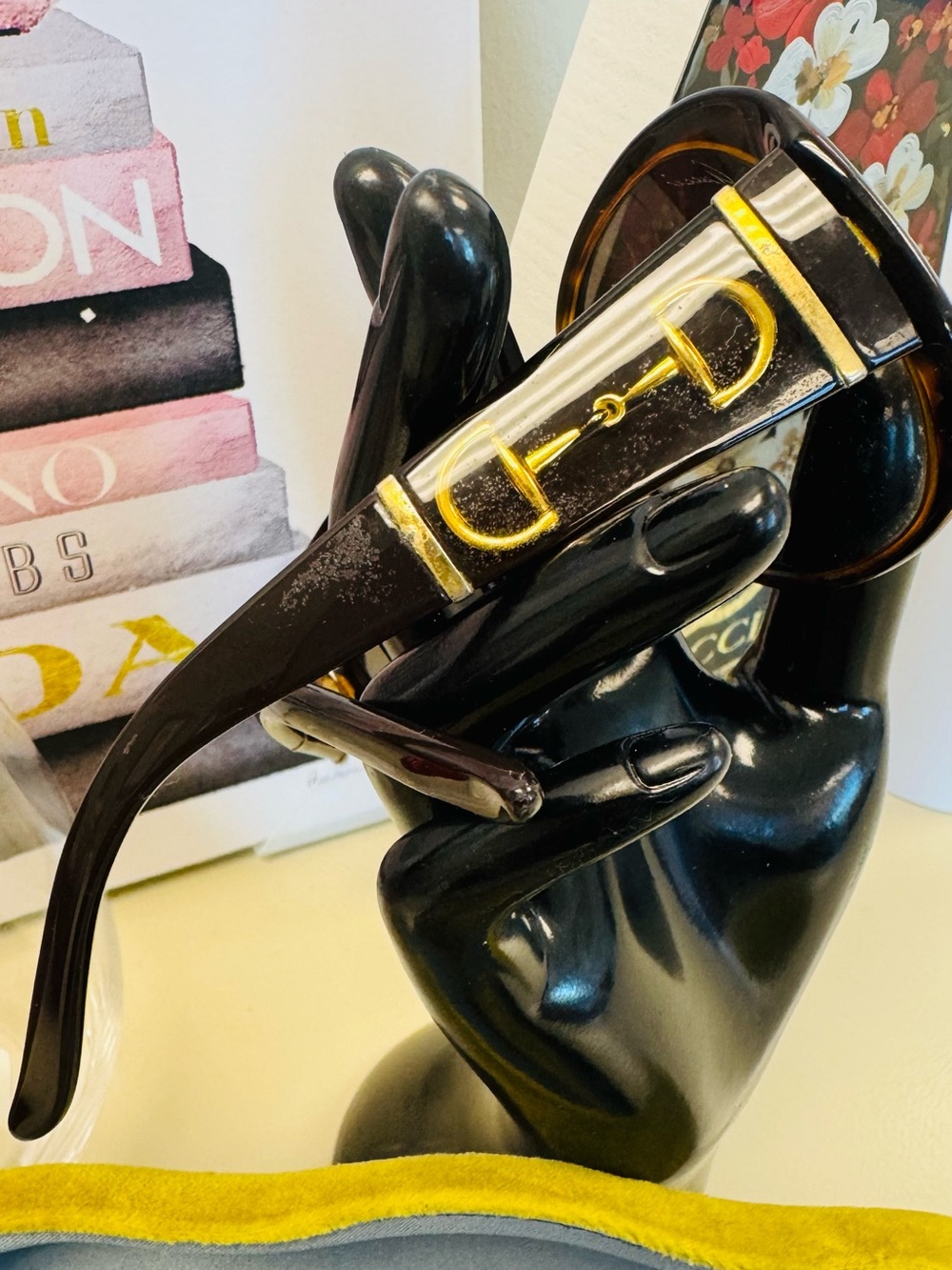 Gucci Brown Tortoiseshell Oversized Women's Sunglasses - Picture 4 of 7